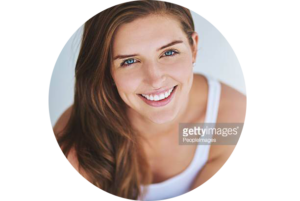 femme souriante coiffeuse