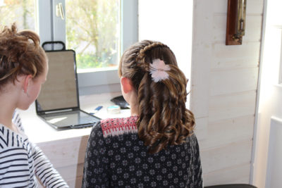 coupe fille mariage boucle