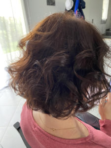 coupe femme châtain boucle