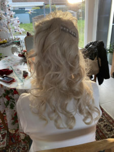 coiffure femme blonde boucle